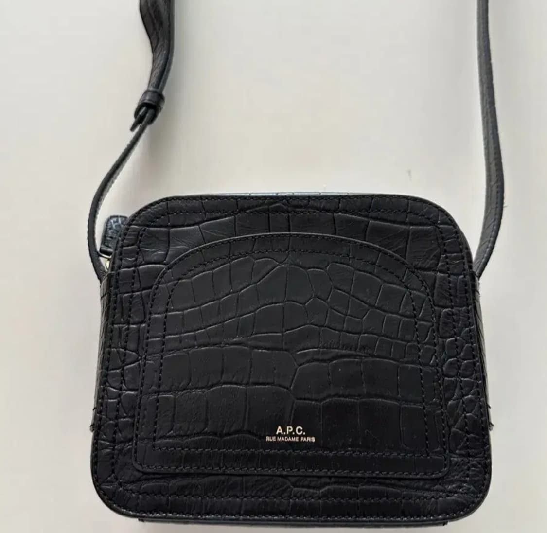 아페쎄 크로스백 블랙 상품이미지1