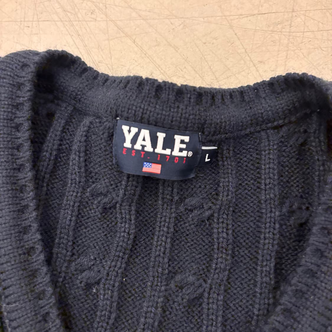 예일 스몰로고 케이블 니트조끼 상품이미지3