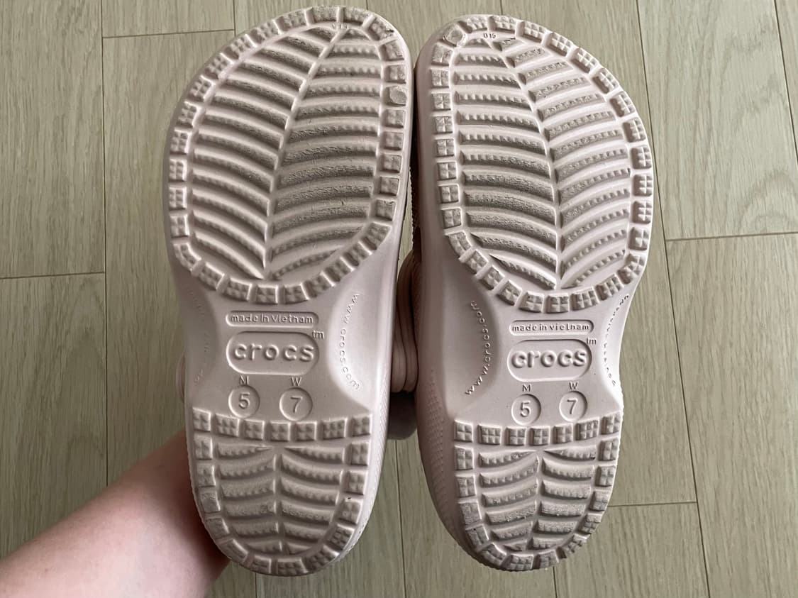 크록스 클래식 240 쿼츠 딸기우유 / 2회 착용 중고  상품이미지7