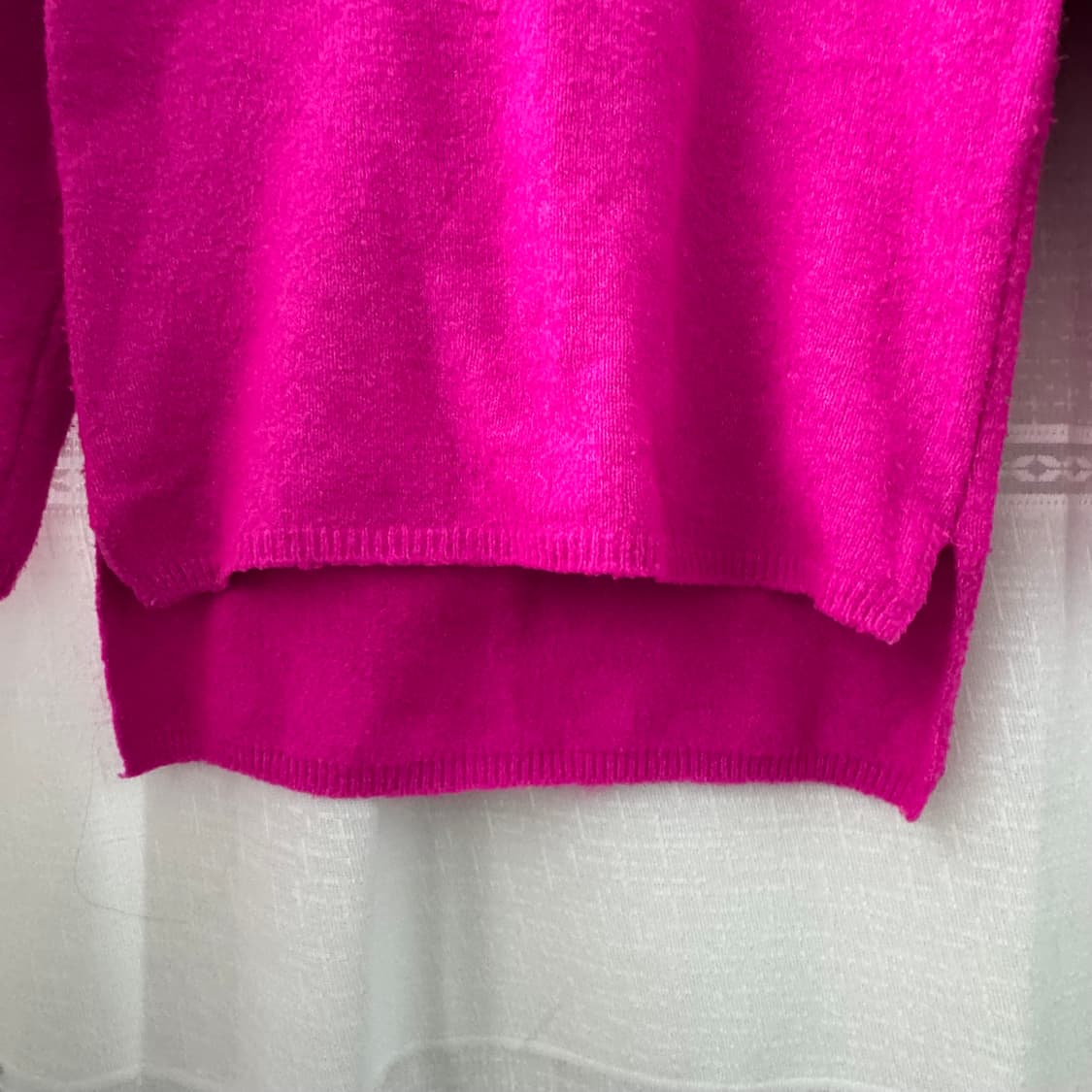 쨍한 색이 예쁜 핫핑크 브이넥 니트긴팔 상품이미지6