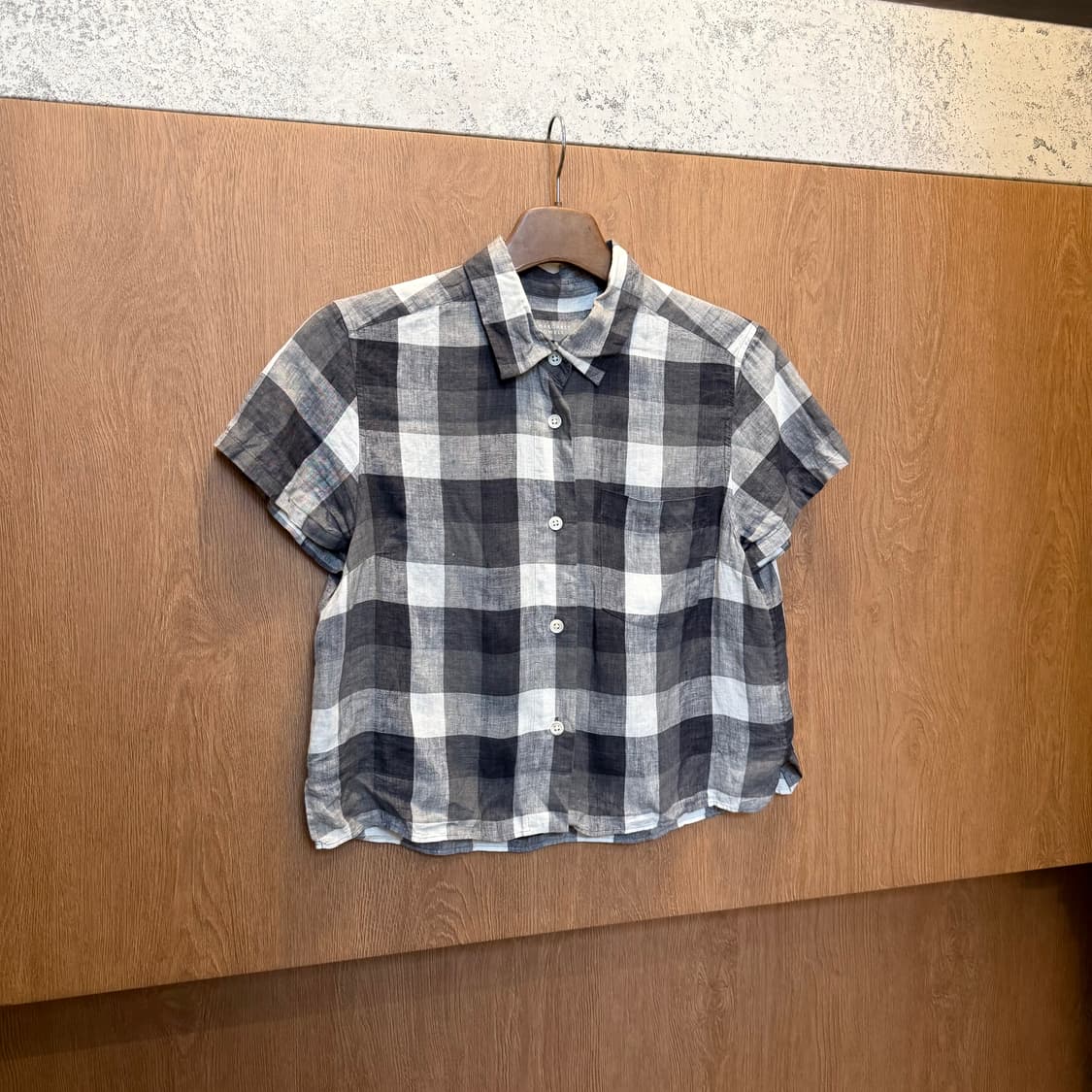 마가렛 호웰 린넨 반팔 셔츠 체크 패턴 디테일 루즈핏 블랙 상품이미지3