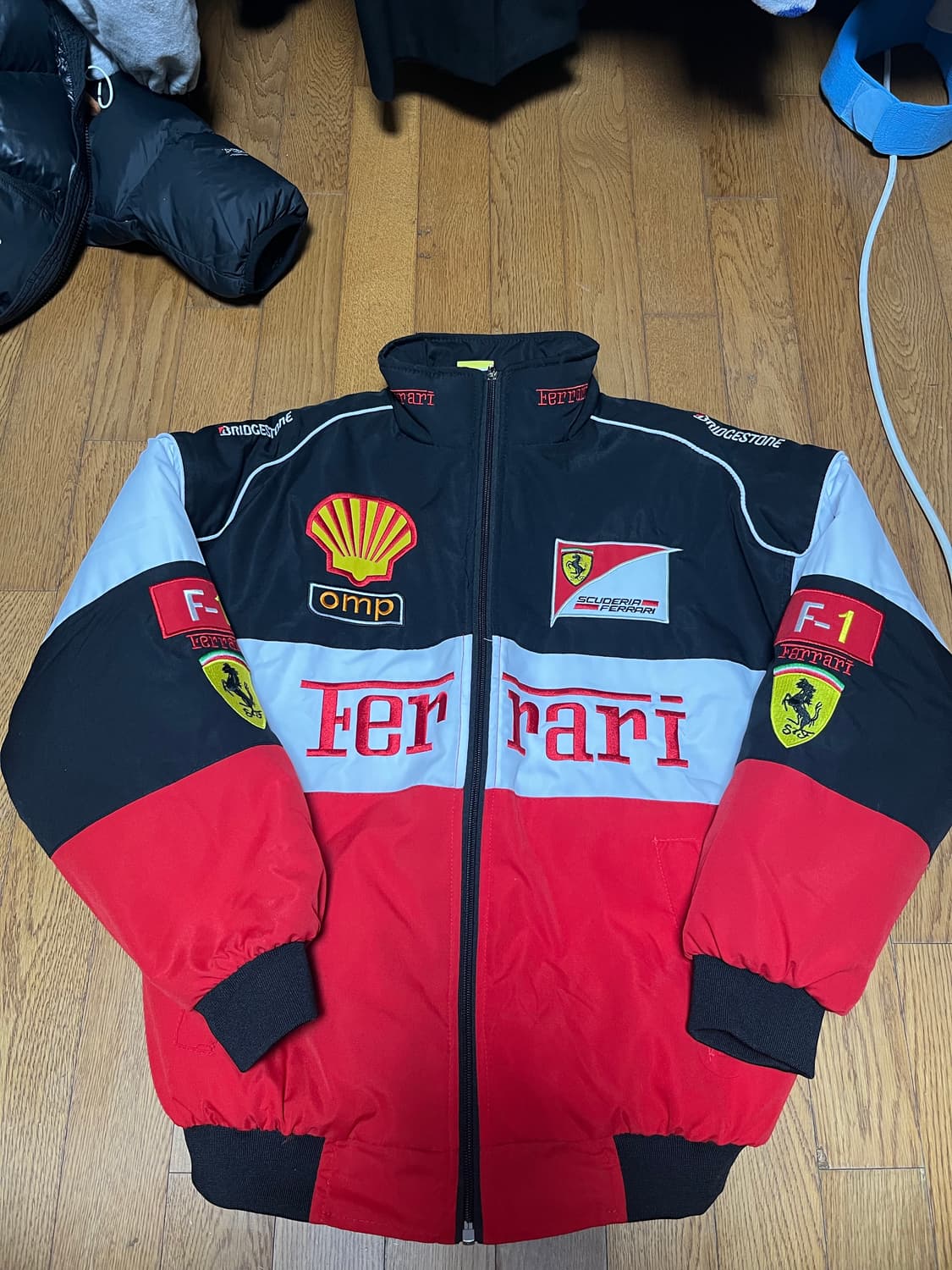 F1 페라리 자켓 m사이즈 상품이미지1