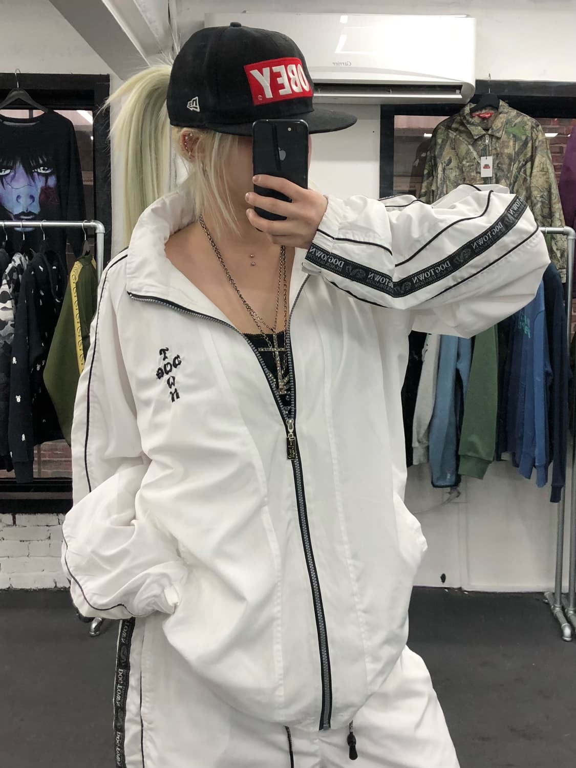 도그타운 사이드 로고 화이트 바람막이 상품이미지2