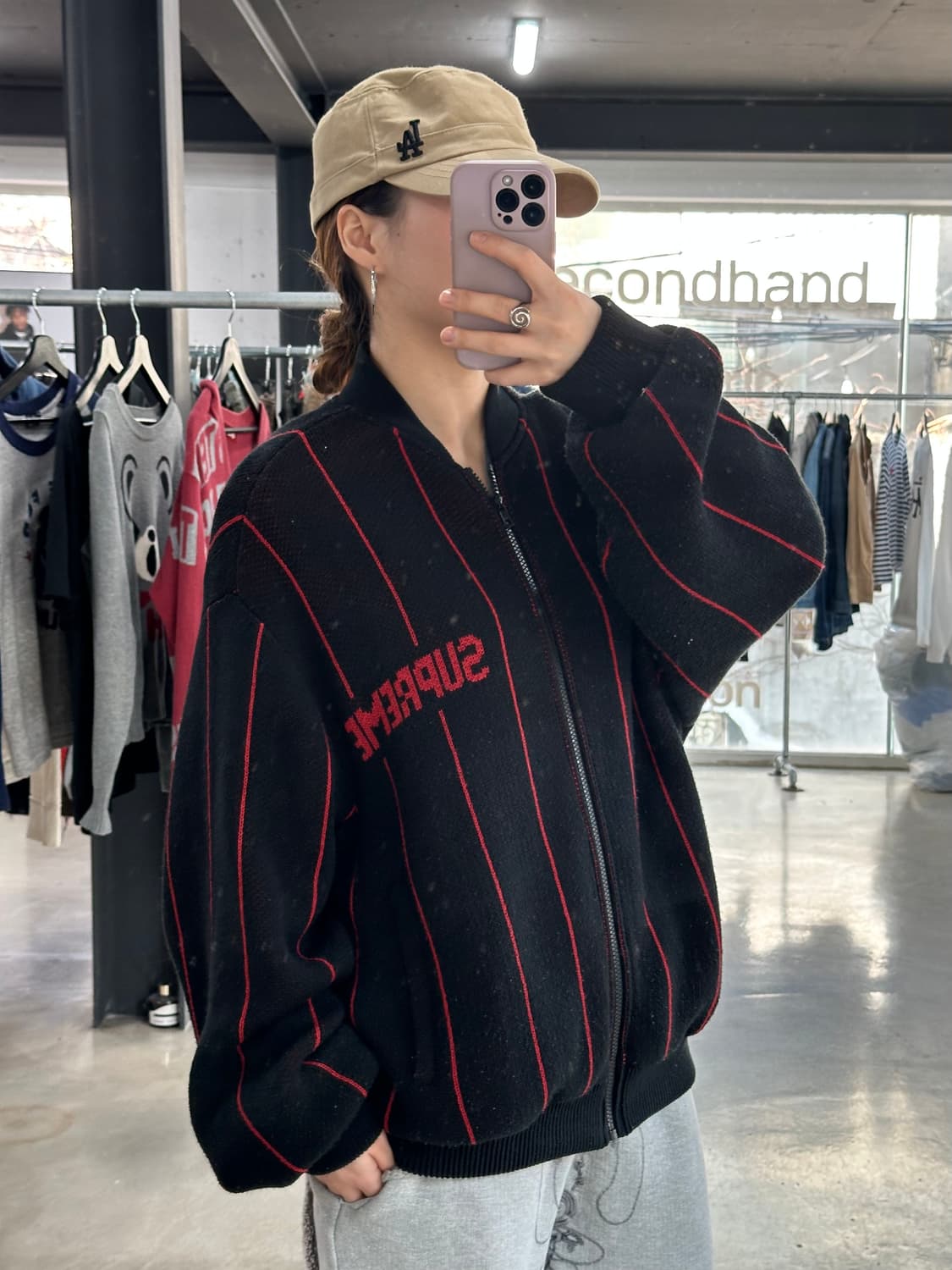 슈프림 23SS 핀스트라이프 바시티집업 스웨터 상품이미지1