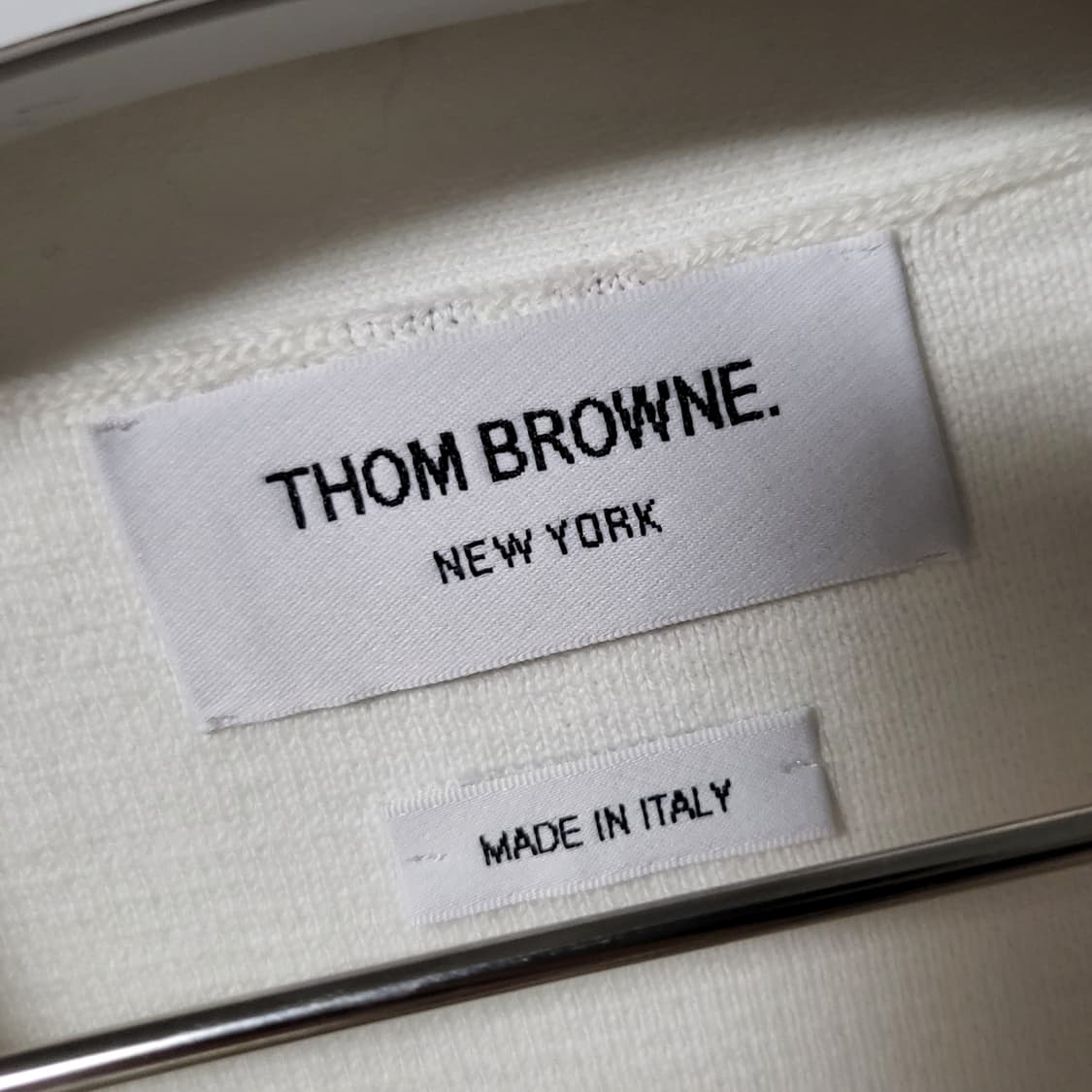 [새상품급/4 size]톰브라운 사선완장 밀라노 스티치 가디건 화이트 상품이미지5