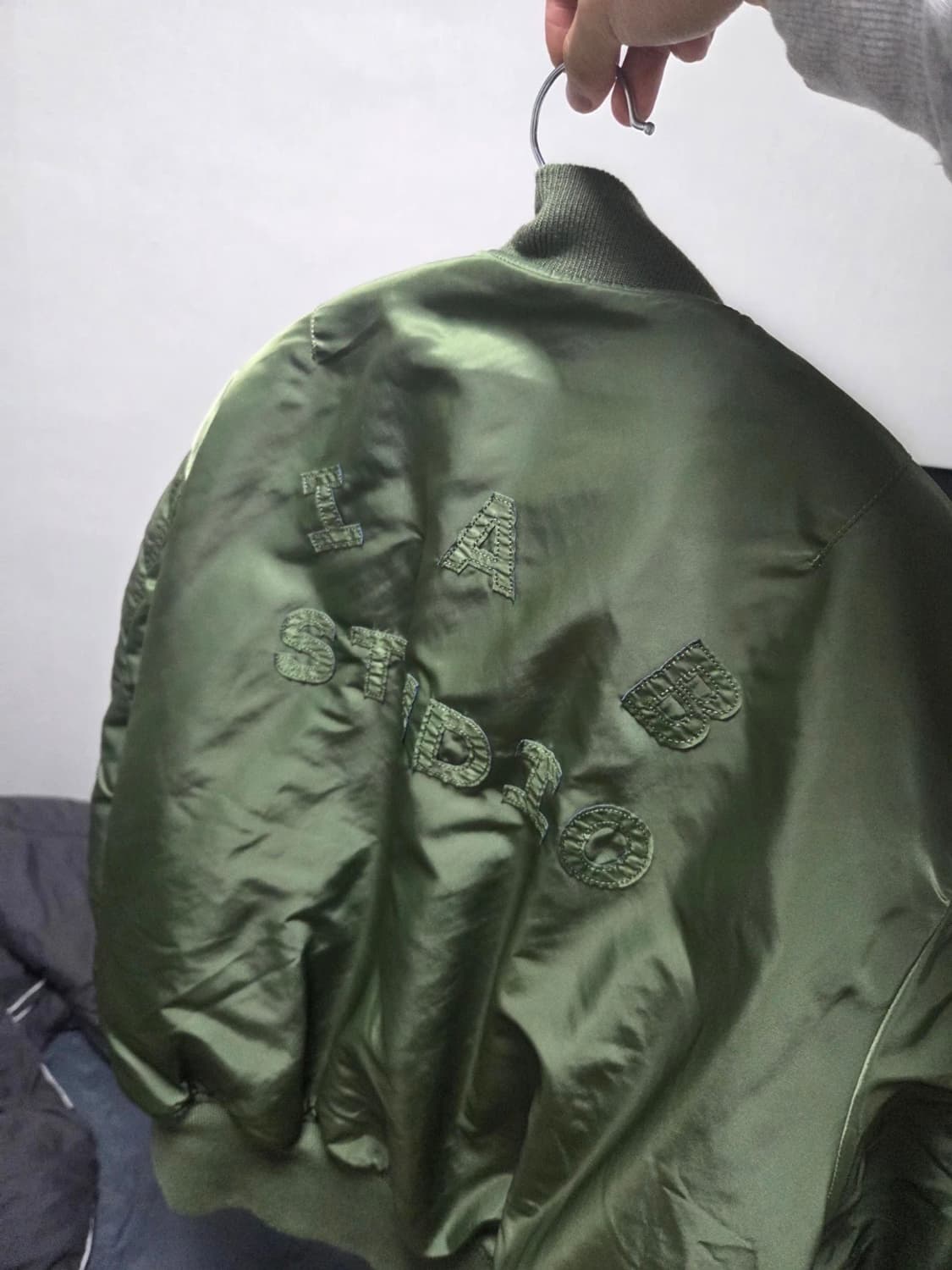 급처)아이앱 스튜디오 x 알파 인더스트리 MA-1 자켓 카키 L 상품이미지7