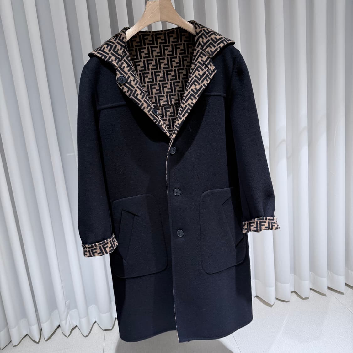 52 / 펜디 FF모노그램 리버시블 캐시미어 후드 블랙 코트 상품이미지3