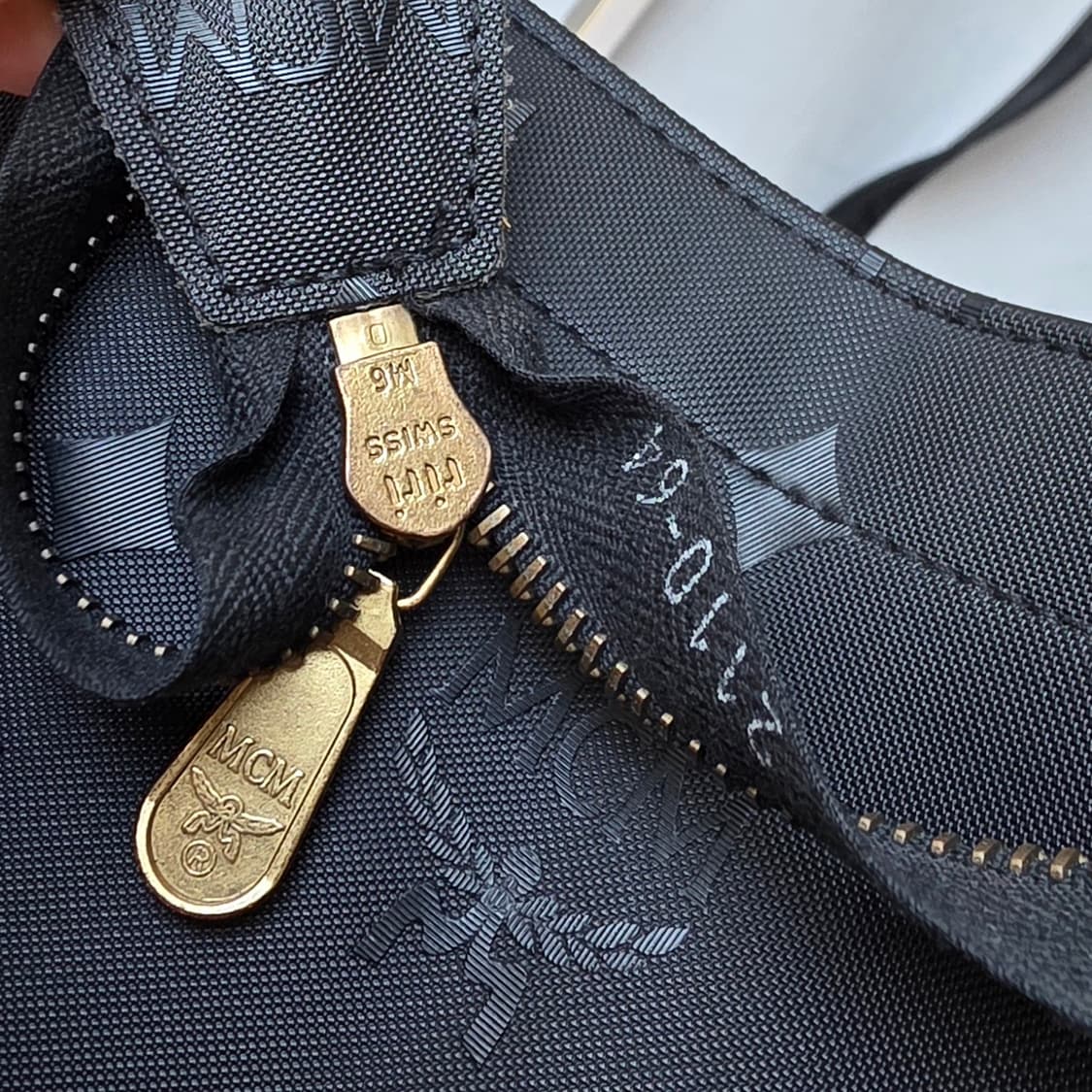 [정품 MCM] 엠씨엠 비세토스 PVC 쇼퍼백 숄더백 여행용가방 남녀공용 상품이미지6