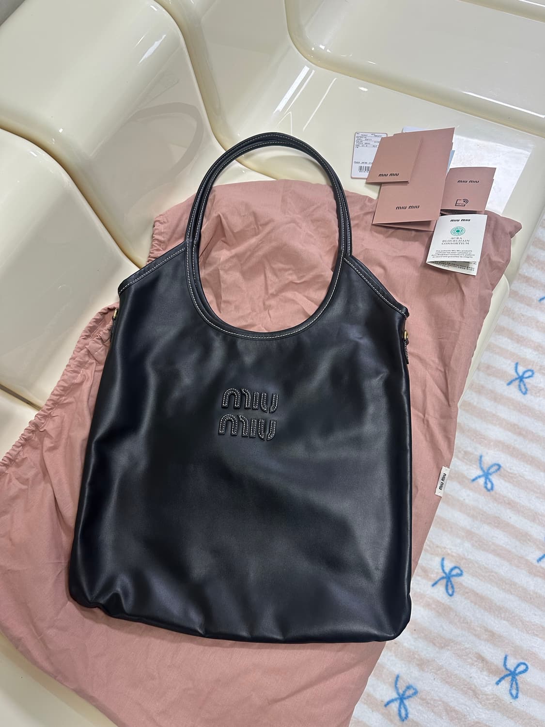 [거의 새상품급] 정품 미우미우 아이비백 미디움 블랙 상품이미지1