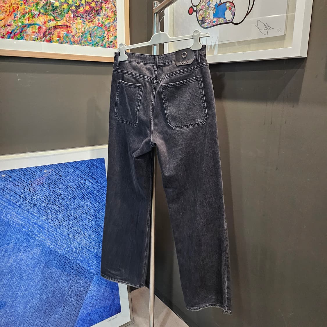 솔리드옴므 디스트로이드 가죽 패치로고 와이드 팬츠 상품이미지2