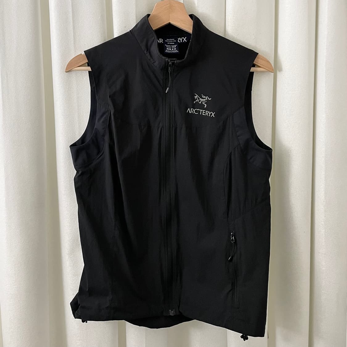 아크테릭스 블랙 집업 베스트 상품이미지2