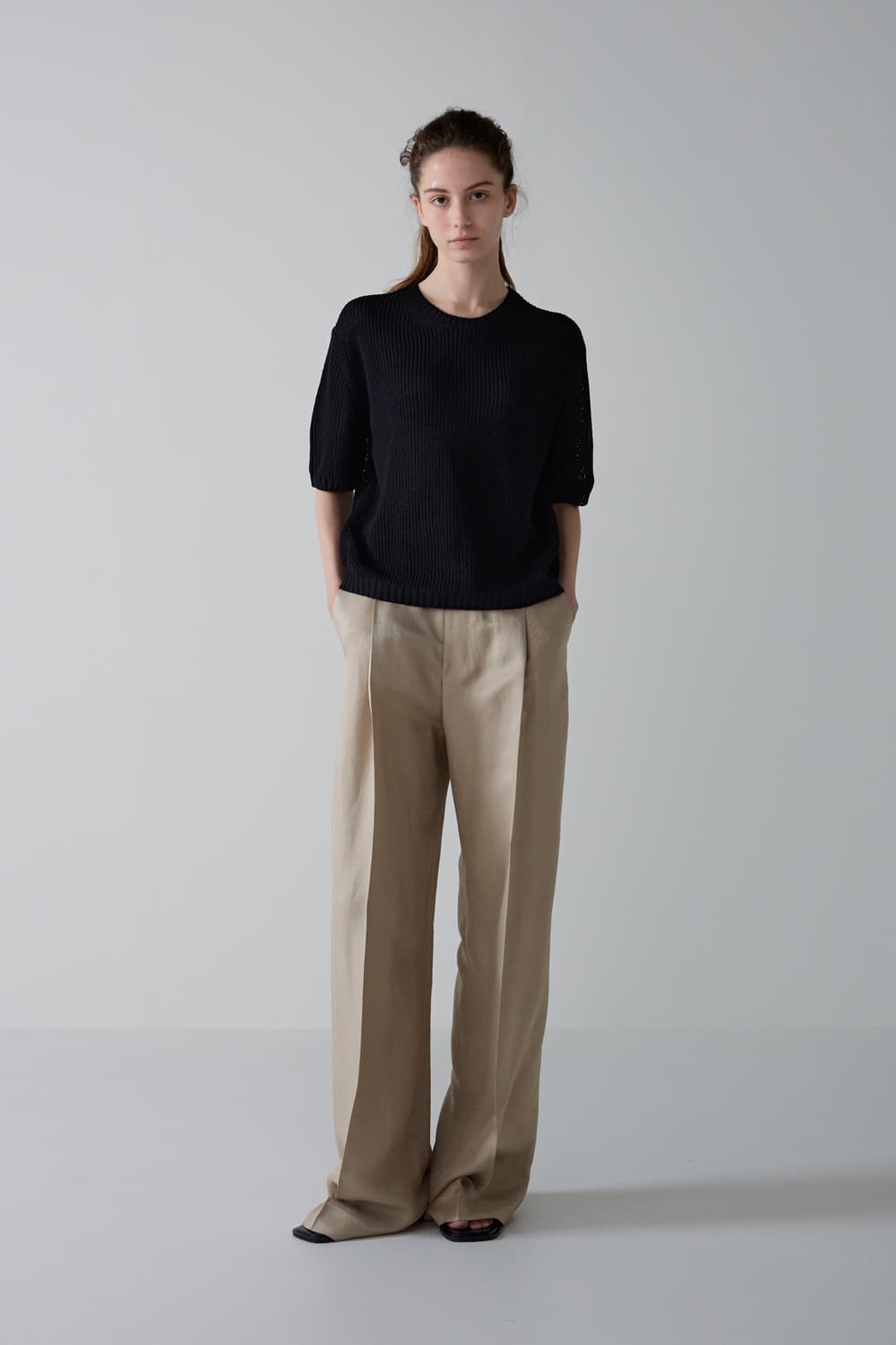 파사드패턴 페이퍼 하프슬리브 니트_black 상품이미지1