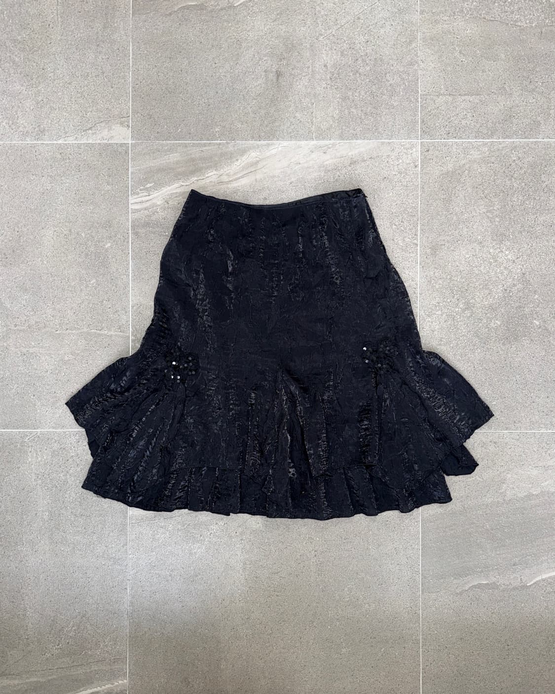 Black satin ruffle flower unbalanced sk 상품이미지1