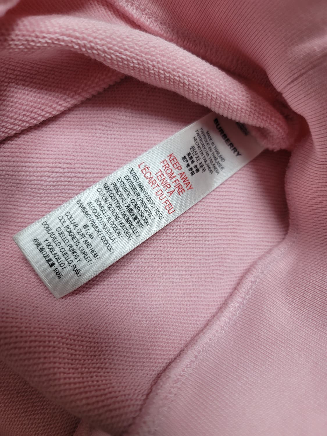 버버리 핑크 맨투맨 키즈140 정품

오른팔소매 약간의 오염 상품이미지6