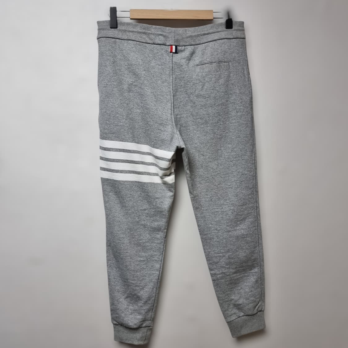 톰브라운 클래식 4바 스트라이프 스웻 팬츠 4 상품이미지2