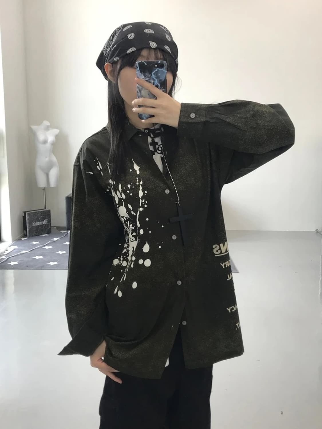 FLYBEANS 카키 그래픽 셔츠  상품이미지3