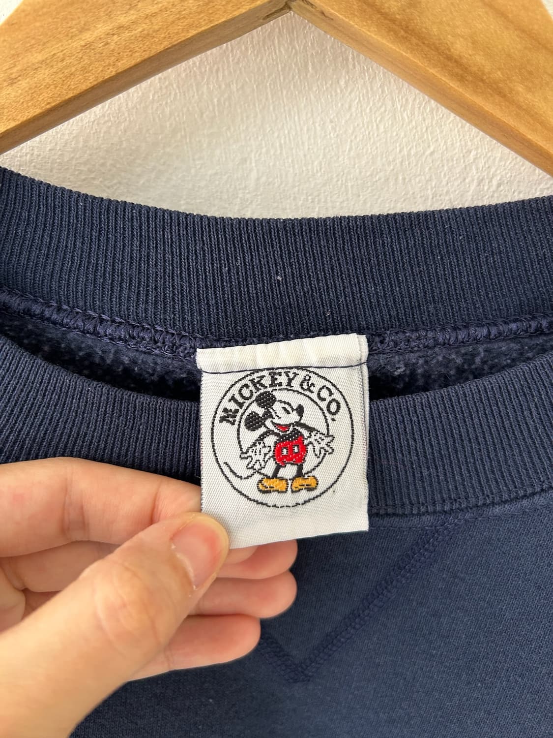 90's Mickey USA Sweatshirt.  상품이미지3