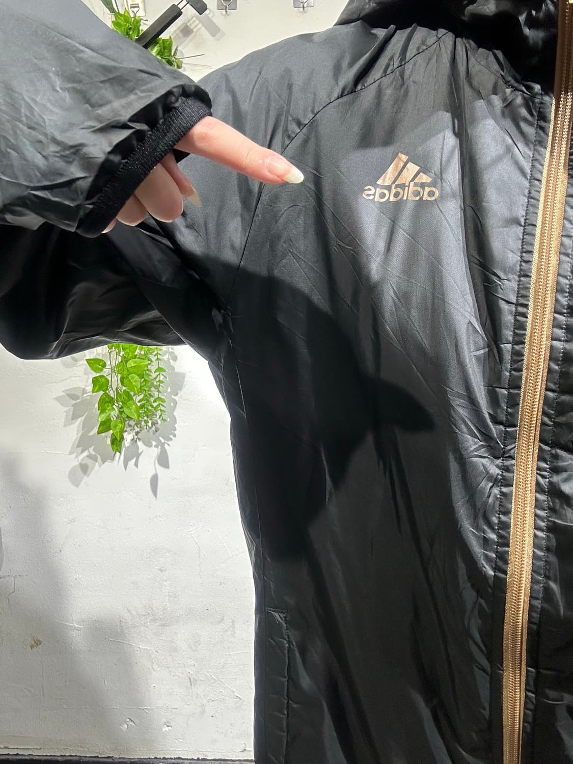 아디다스 블랙 골드 빅 로고 후드 바람막이 자켓 S 상품이미지3