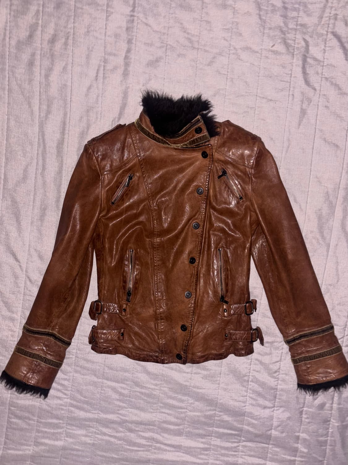 00s 엠포리오 아르마니 사선 버튼 퍼 트리밍 레더자켓 상품이미지1