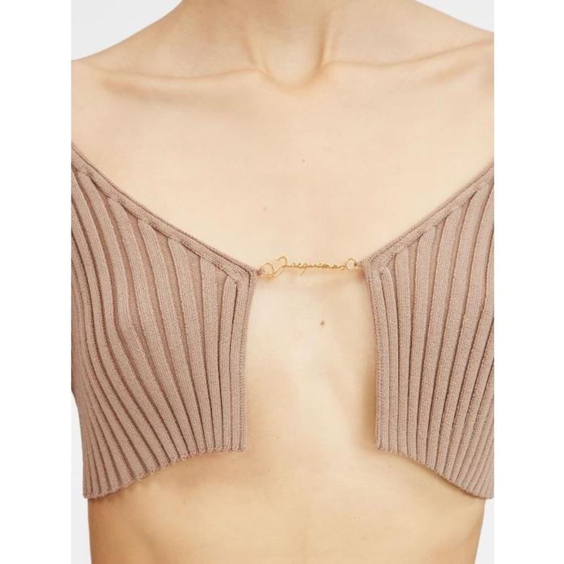 자크뮈스 마이크로 참 로고 크롭 가디건 베이지 상품이미지3