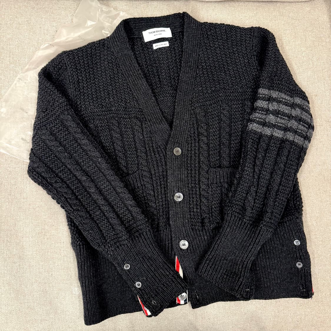 톰브라운 4바 아란케이블 가디건 다크그레이 상품이미지1