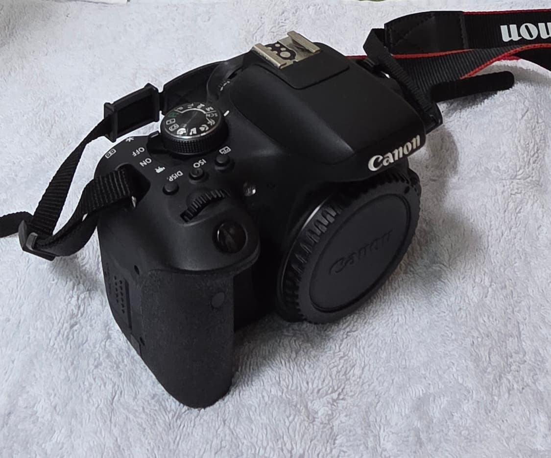 캐논 EOS 750D DSLR 카메라와 탐론 18-200mm 팝니다. 상품이미지2