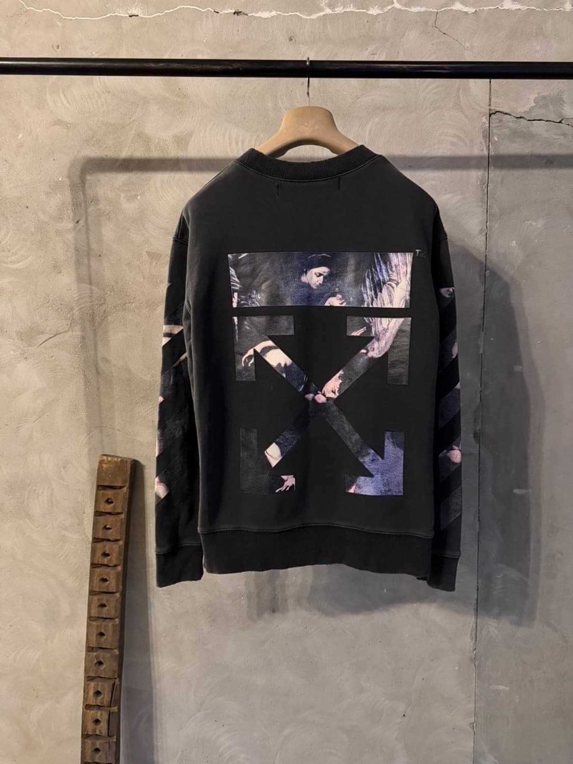 오프화이트 그래픽 맨투맨 100 상품이미지7