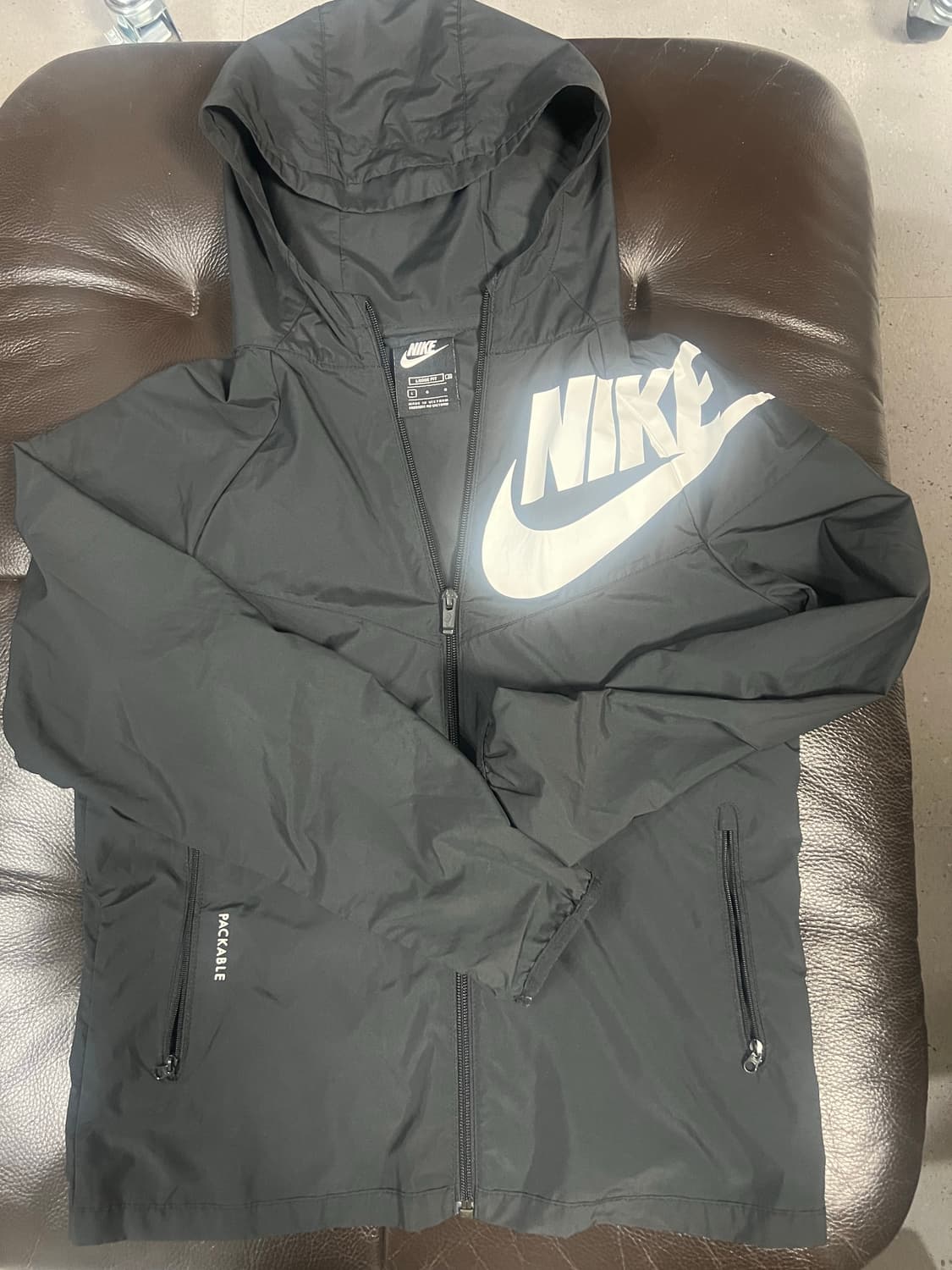 여성 나이키패커블 바람막이 상품이미지1