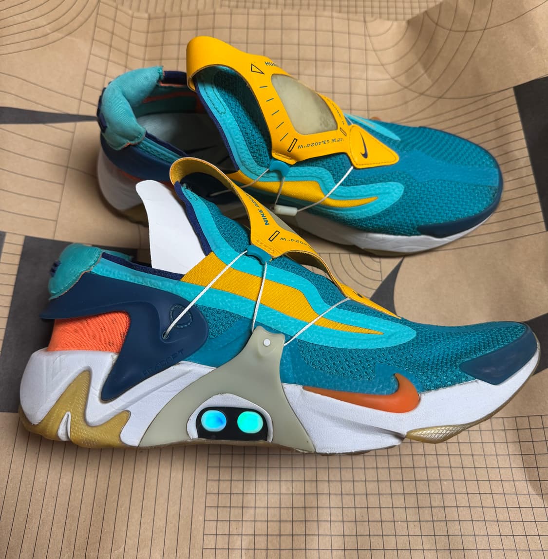 [290] 나이키 어댑트 허라치 자동끈 조절 운동화 상품이미지1