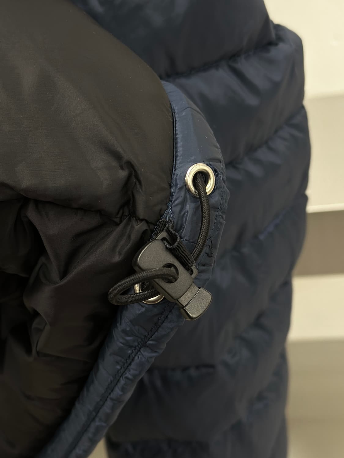 버버리 크레센트로고 네이비 경량 패딩  상품이미지7