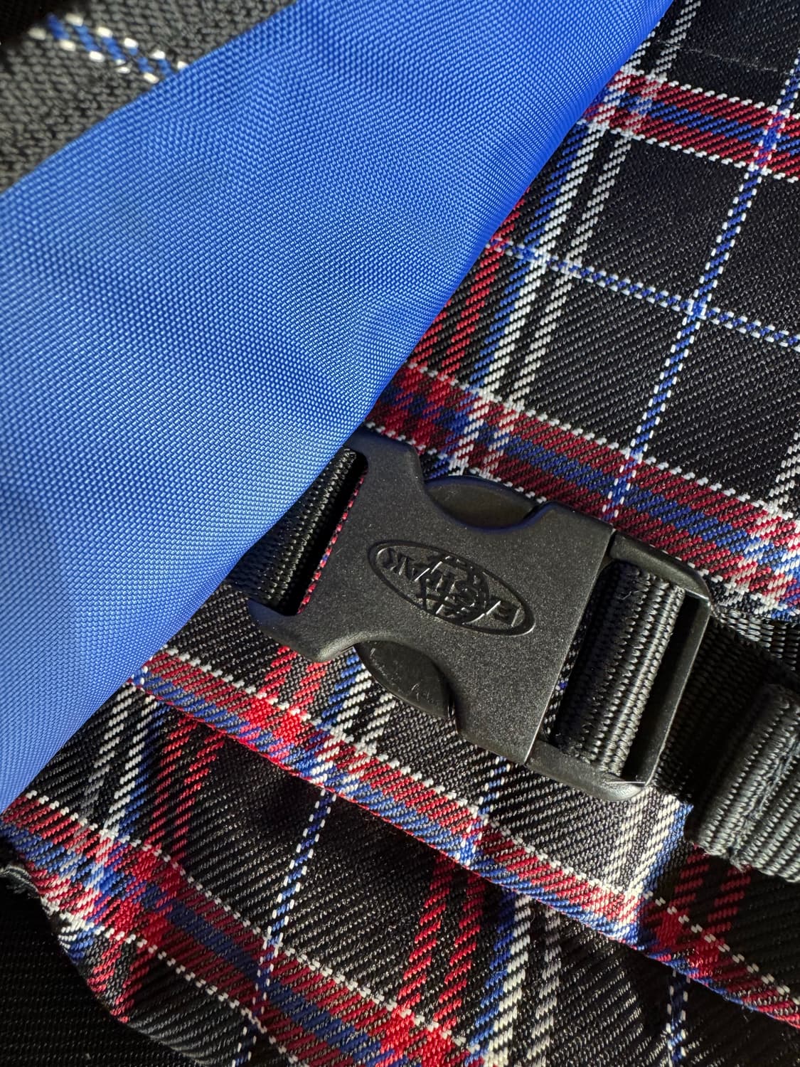 이스트팩 네온 체크 메신저백 크로스백  상품이미지7