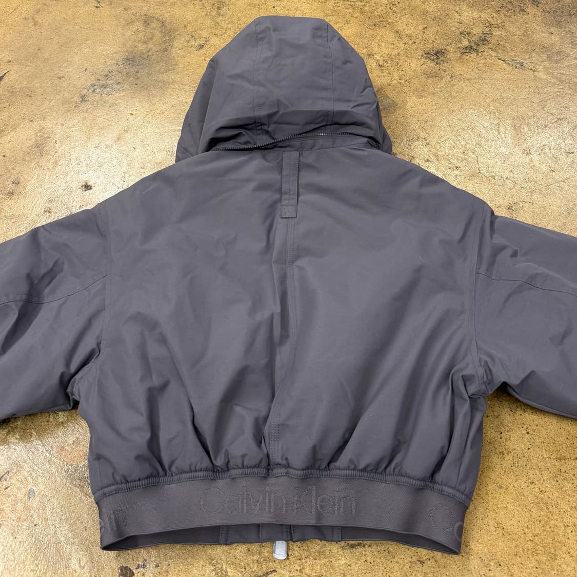 캘빈클라인 딥그레이 크롭 숏패딩  상품이미지4