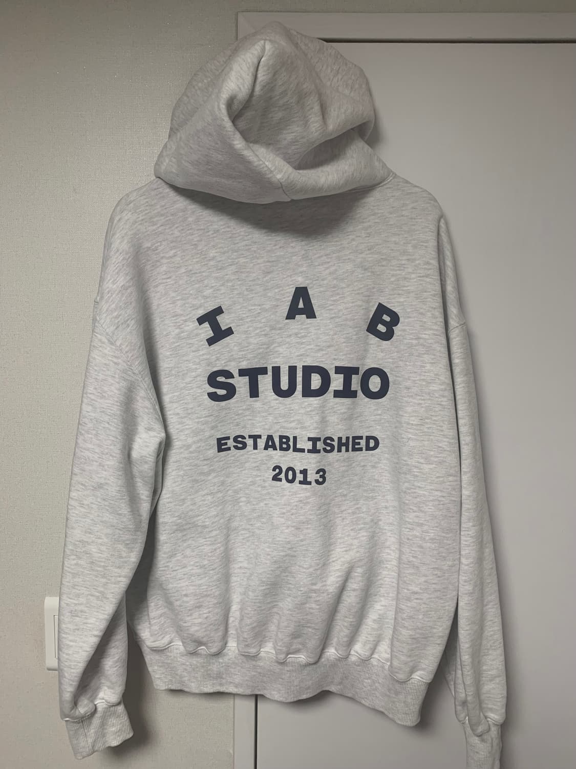 아이앱스튜디오 25 라이트그레이 네이비 상품이미지1