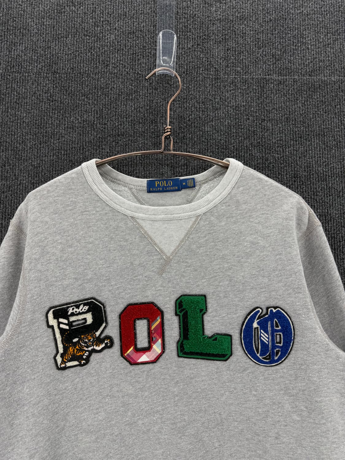 스펠아웃 패치 맨투맨 상품이미지2