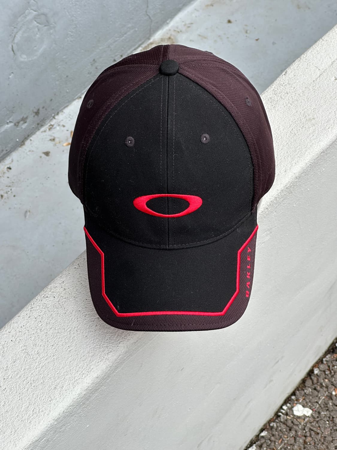 [F] 오클리 레드 로고 블랙 볼캡 모자 상품이미지1