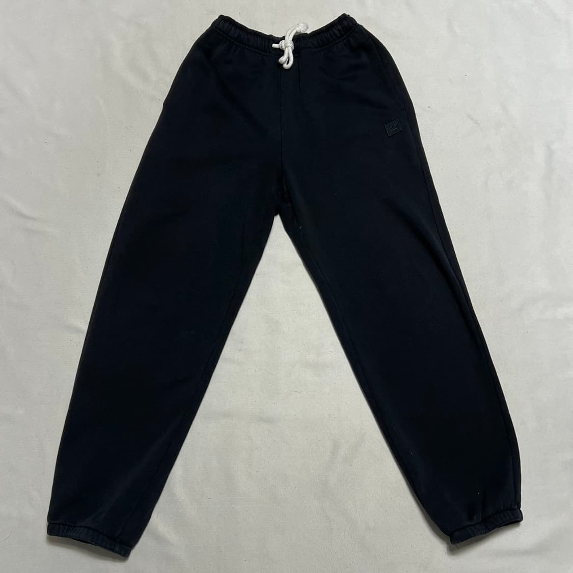 XS 아크네스튜디오 페이스 로고 블랙 조거팬츠 상품이미지2