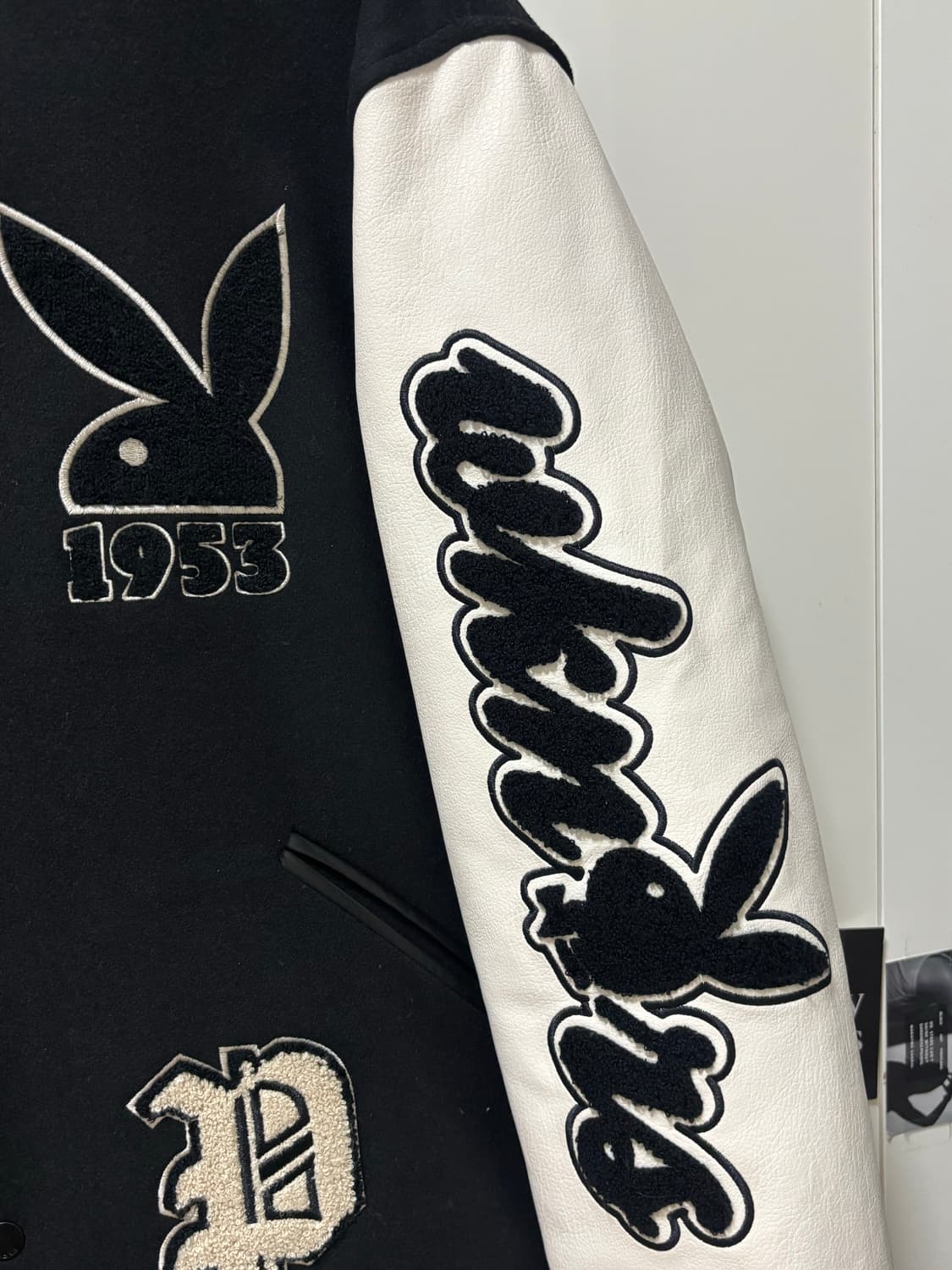 위켄더스X플레이보이 콜라보 바시티 자켓 상품이미지2