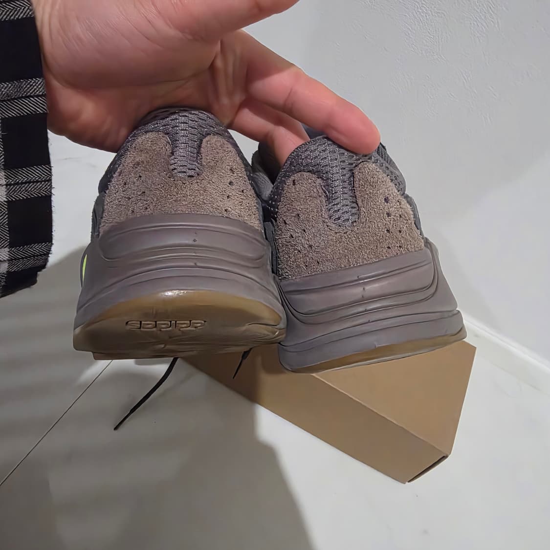 Adidas Yeezy Boost 700 Mauve  255사이즈 상품이미지3
