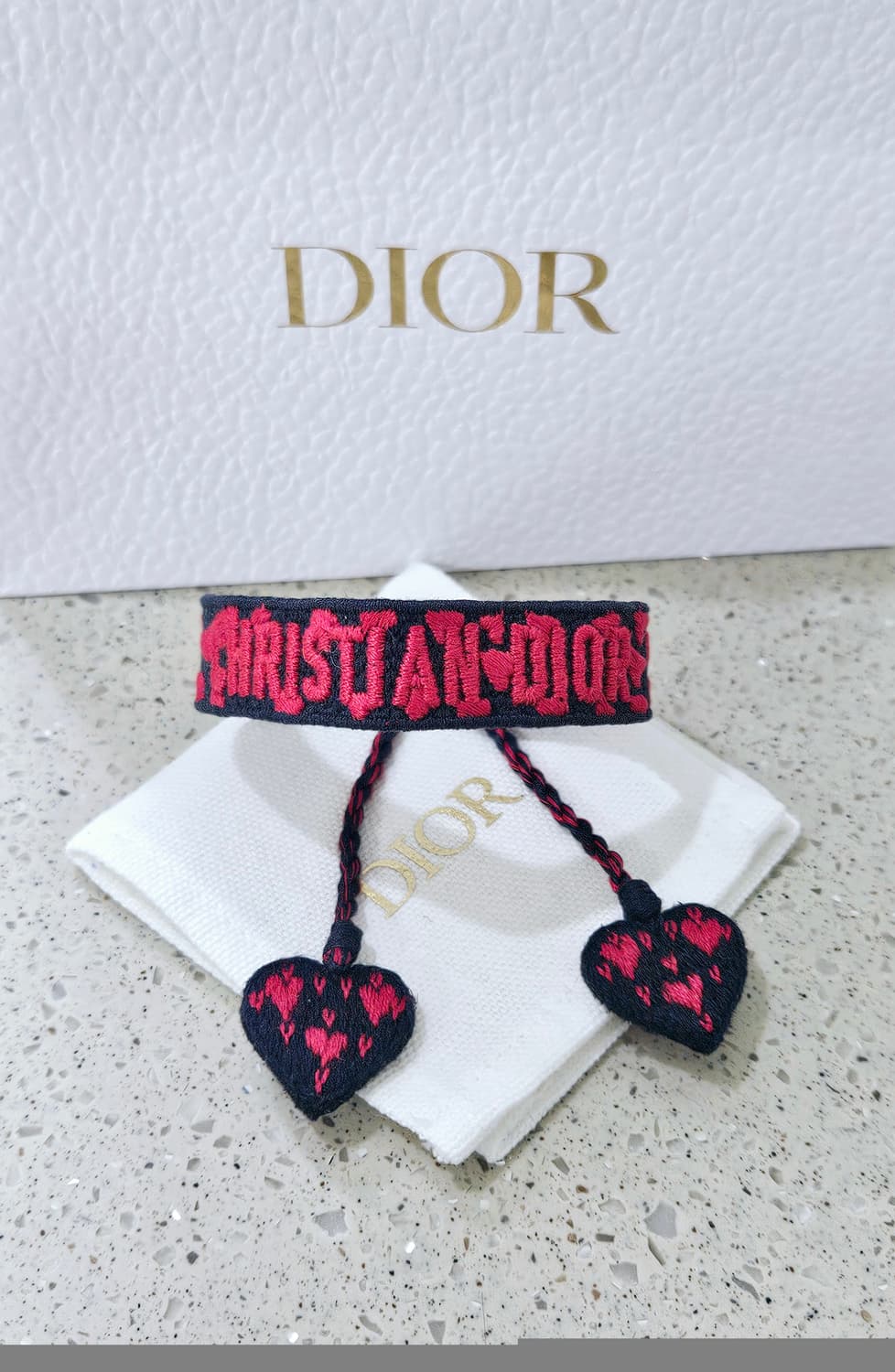 [미사용급] 디올 하트 자수 스트링 팔찌 레드블랙 (정품) 상품이미지1