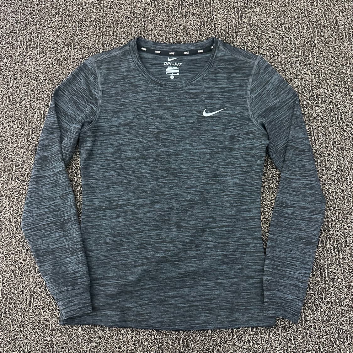 NIKE 나이키 여성 드라이핏 런닝복 기능성 긴팔티셔츠 S 상품이미지1