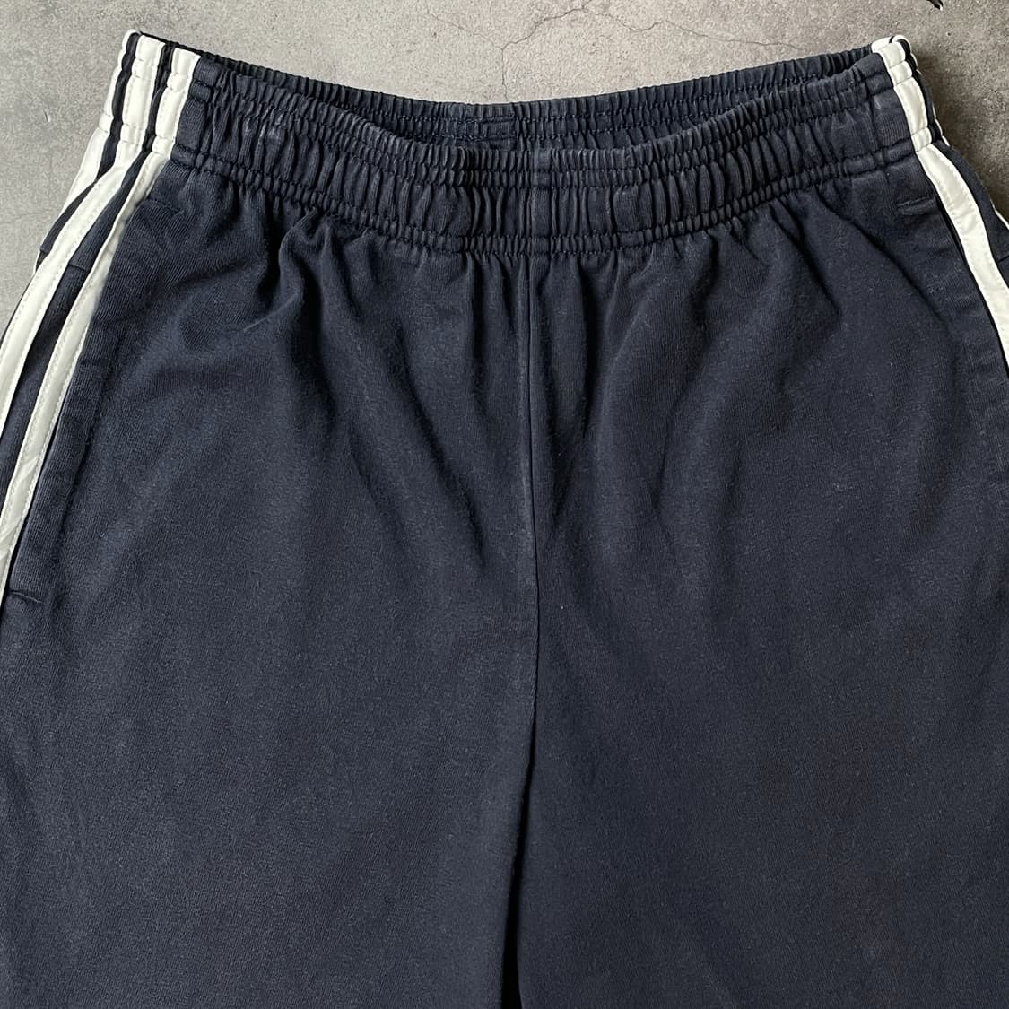 ADIDAS 아디다스 네이비 밴딩 스웨트 하프팬츠 A01205 상품이미지2