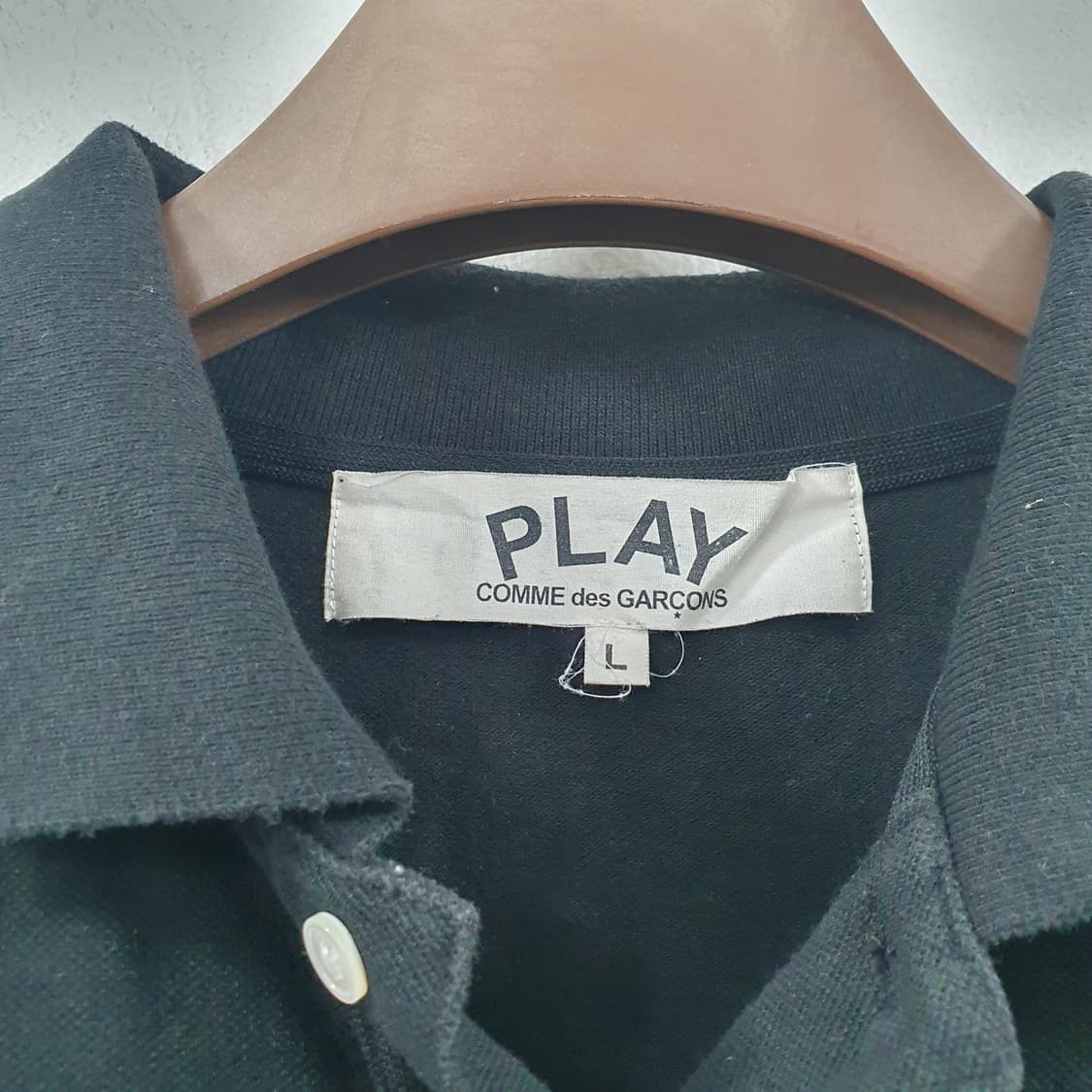 L 꼼데가르송 남성 블랙 레드와펜 폴로 데일리 심플 반팔티셔츠 상품이미지4