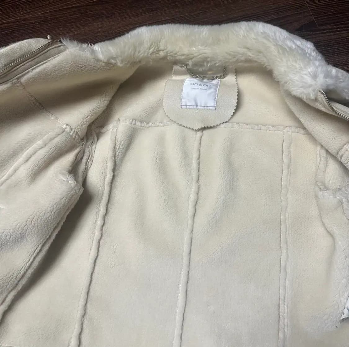 온앤온 on&on 아이보리 퍼 스웨이드 무스탕 자켓 상품이미지3