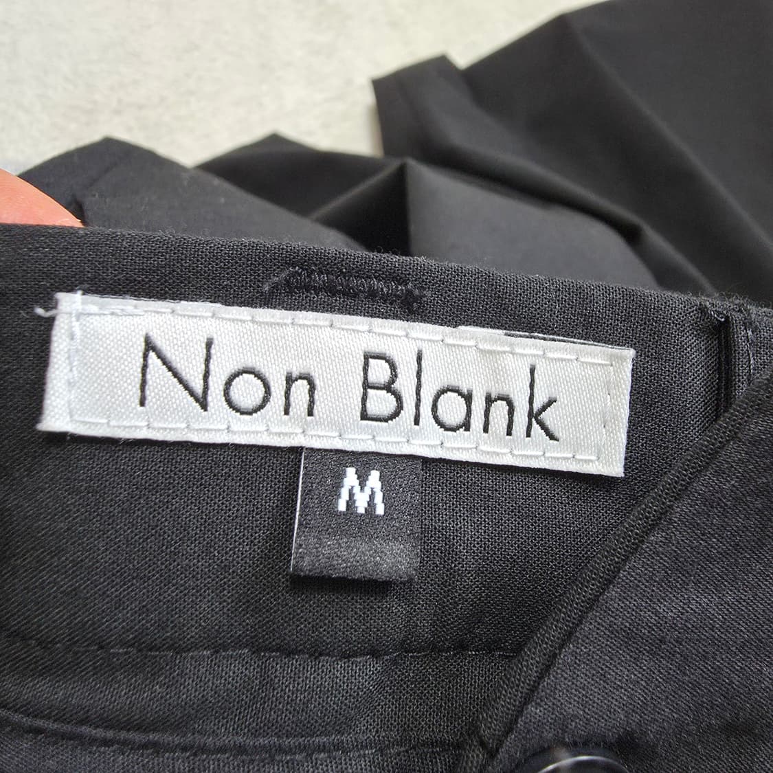 (M)넌블랭크 세미 와이드 핏 슬랙스 팬츠 블랙 봄여름 상품이미지4