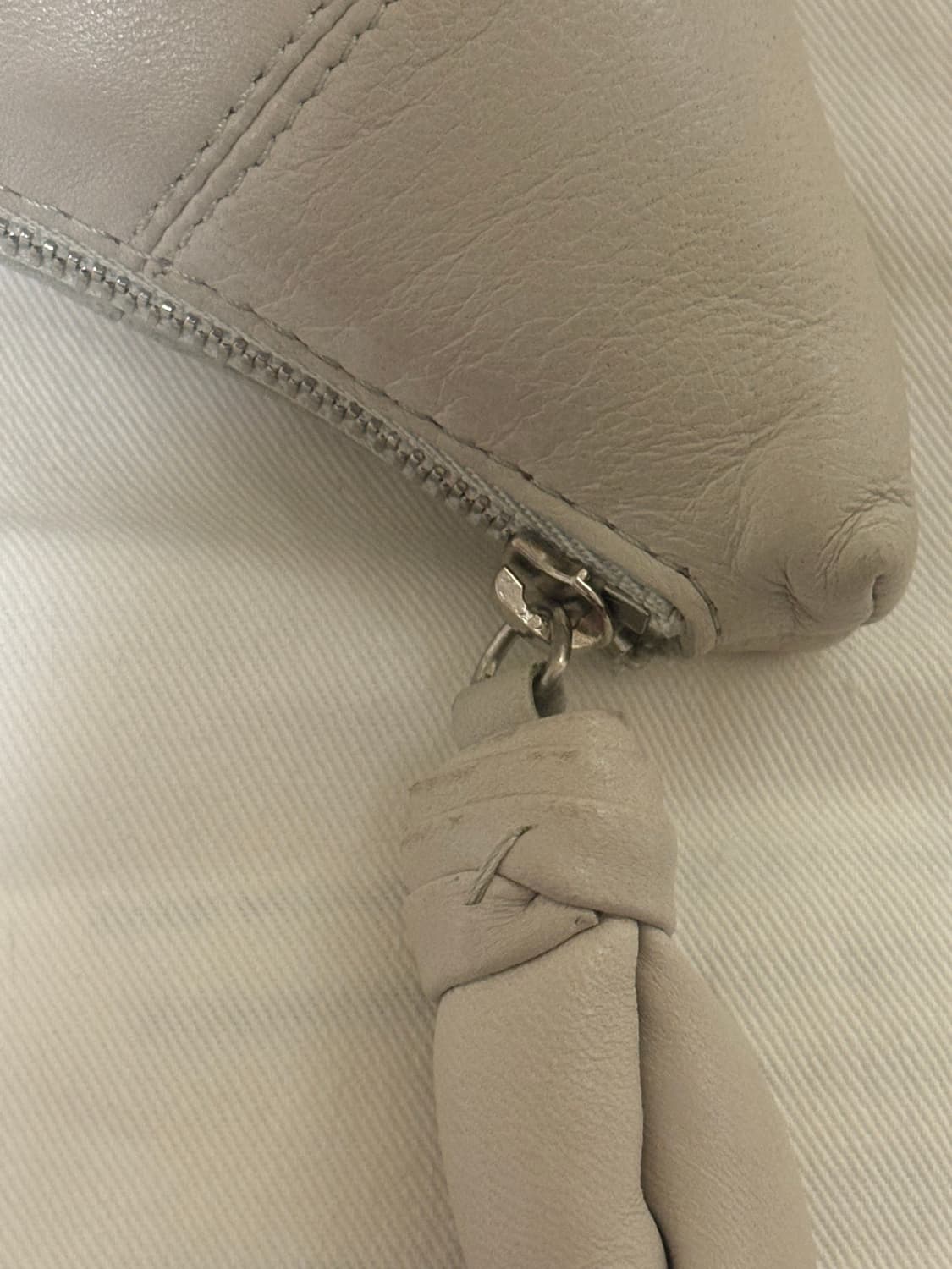 르메르 코인펄스 라이트 펠리칸 판매합니다 상품이미지4