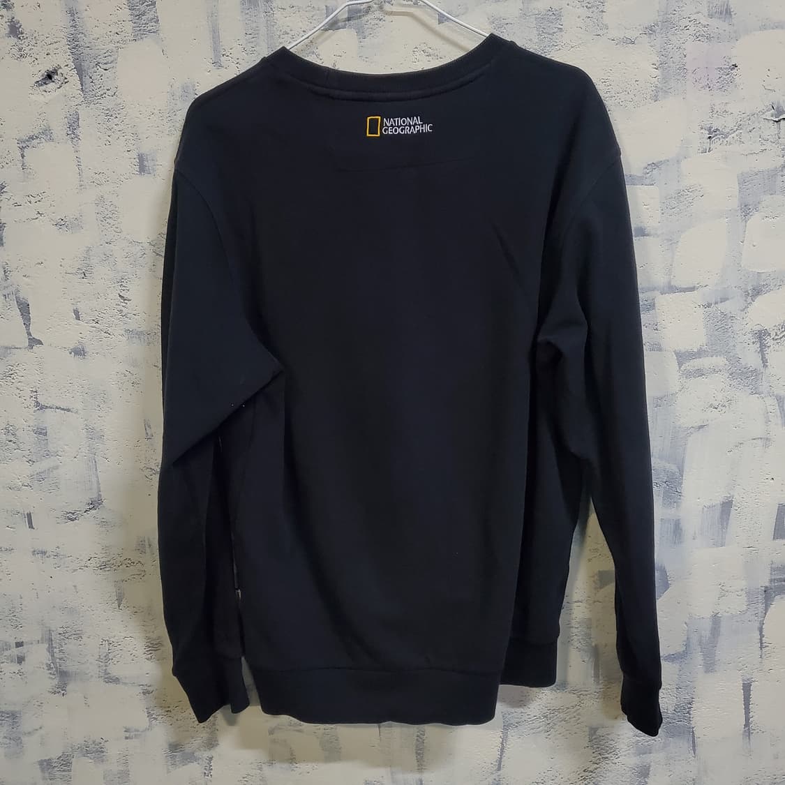 내셔널지오그래픽 검정색 맨투맨  상품이미지2