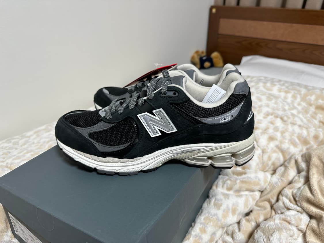 뉴발란스 2002RNC 프리미엄 빈티지블랙 265 새상품 상품이미지2
