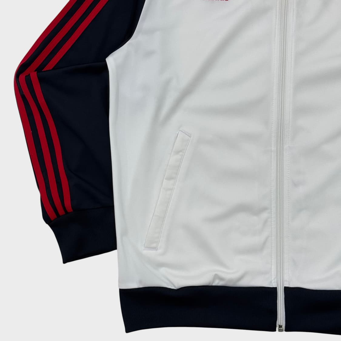 08-10 아디다스 리버풀 트랙 자켓 상품이미지5