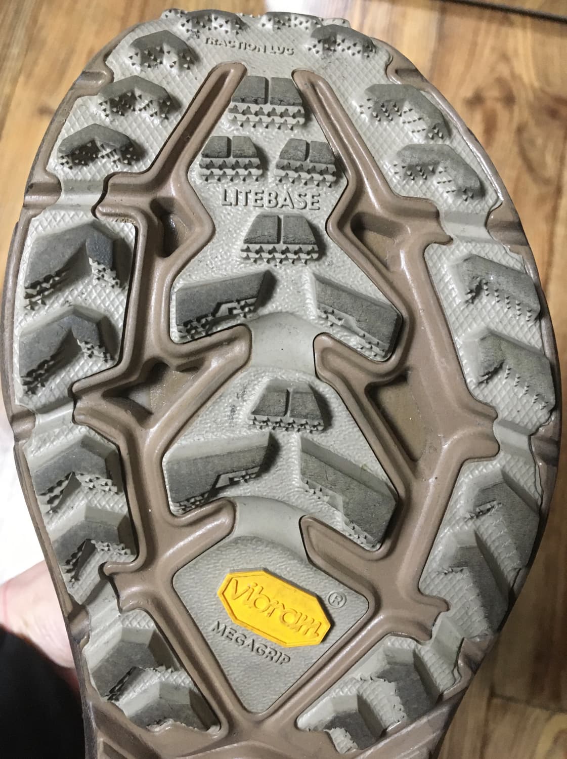 호카 새티스파이 마파테스피드4 라이트 러버 판매합니다 상품이미지6