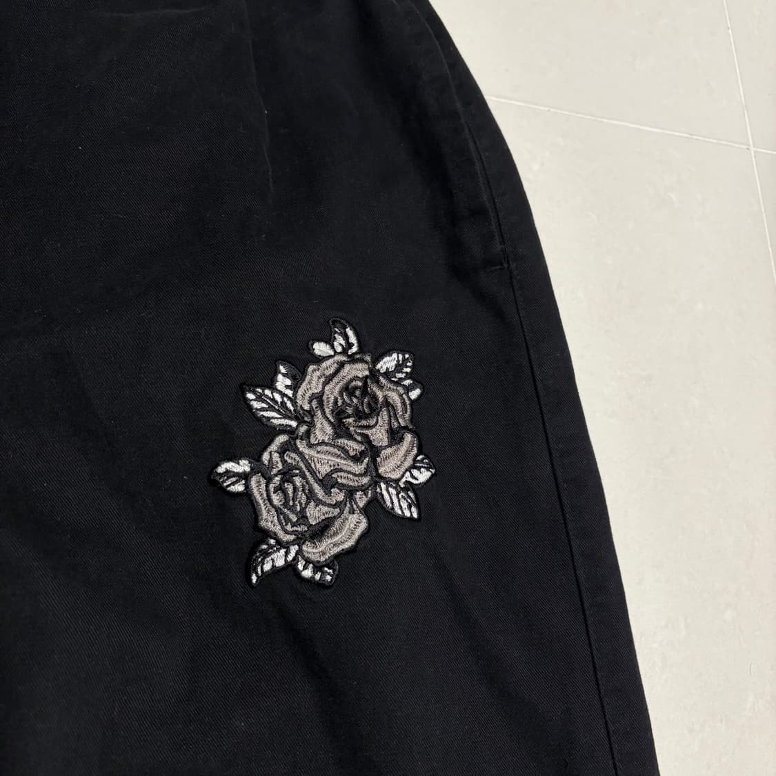 정품 위캔더스 로즈팬츠 장미 자수 블랙 밴딩 바지 상품이미지4